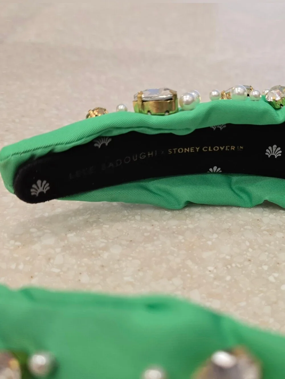 ☘️ LELE SADOUGHI X Stoney Clover Lane Avocado Heart Crystal & Pearl Headband SCL